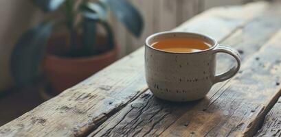ai gerado uma copo do chá e uma agrupar do seco folhas em uma de madeira mesa foto