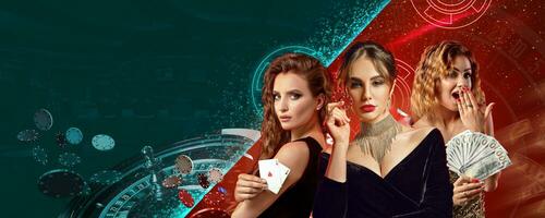 mulheres dentro à moda vestidos mostrando salgadinhos, dinheiro e jogando cartões. elas posando em colorida fundo com roleta. pôquer, casino. fechar-se foto