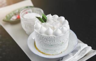 conjunto de bolo de coco branco. foto