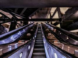 Londres escada rolante tubo estação foto