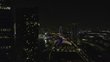 noite Cingapura topo Visão panorâmico panorama. tomada. topo Visão do escritório edifícios dentro Cingapura às noite. Cingapura noite vida Visão foto