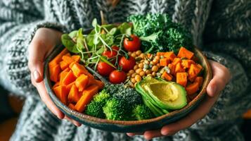 ai gerado mulher segurando prato com vegano ou vegetariano Comida foto