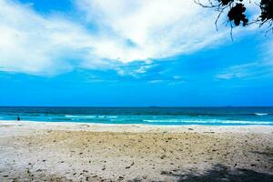 a mar de praia dentro verão é muito lindo. foto