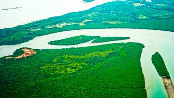 aéreo Visão do a rio dentro a riau ilhas foto