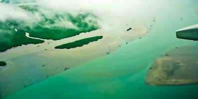 aéreo Visão do a rio dentro a riau ilhas foto