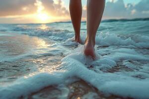 ai gerado pernas do uma mulher caminhando ao longo a de praia dentro a surfar foto