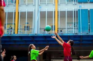 Bangkok, Tailândia 2018 - partida de esportes elementares na escola foto