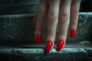 ai gerado vermelho unhas estão mão do uma jovem mulher foto