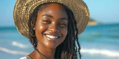 ai gerado jovem Preto mulher vestindo chapéu sorrisos às a de praia foto