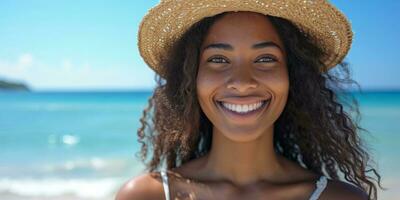 ai gerado jovem Preto mulher vestindo chapéu sorrisos às a de praia foto