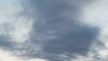 branco fofo nuvens dentro a azul céu. abstrato fundo para Projeto. foto