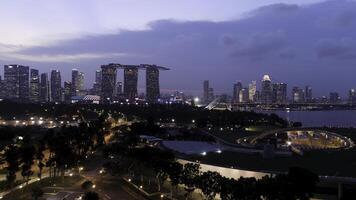 topo Visão do paisagem urbana às areia céu parque Cingapura às crepúsculo tempo. tomada. topo Visão do Cingapura dentro a tarde foto