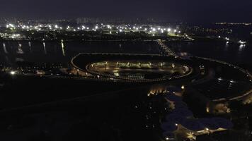 topo Visão em fontes dentro a parque dentro Cingapura. tomada. Cingapura cidade Horizonte às noite e Visão do marina baía topo Visão foto