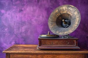 ai gerado velho gramofone em de madeira mesa dentro uma roxa quarto foto
