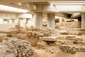 escavação local debaixo a Novo acrópole museu dentro Atenas, Grécia foto