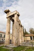 antigo ruínas às a romano ágora perto a Plaka Vizinhança dentro Atenas, Grécia foto