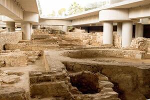 escavação local debaixo a Novo acrópole museu dentro Atenas, Grécia foto