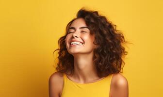 ai gerado feliz menina com perfeito rindo e sorridente isolado em amarelo fundo. foto