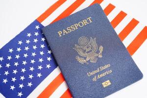 nos Passaporte isolado em branco fundo, americano cidadão dentro Unidos estados do América. foto