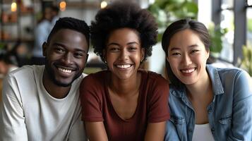 ai gerado jovem colegas de trabalho juntos dentro diversidade foto