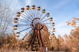 pripyat, ucrânia, 2021 - roda gigante em chernobyl foto