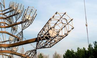 pripyat, ucrânia, 2021 - detalhe de uma torre de rádio em chernobyl foto