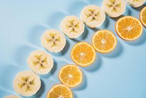 ai gerado uma batido com laranja, banana, verde batido e fatias do fruta foto