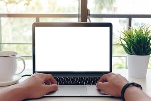 ai gerado brincar imagem do uma mulher usando computador portátil e apresentando com em branco branco tela para publicidade texto foto