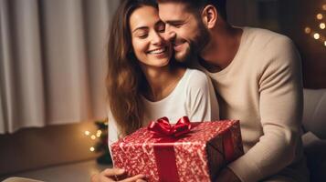 ai gerado adorável jovem casal abraçando às casa segurando presente caixa, feliz dando conceito. foto