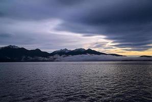 tempestade na montanha com sons duvidosos foto