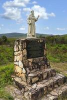 serra da canastra, brasil, 2023 - san francisco estátua às a fonte do a rio, serra da canastra, minas gerais, Brasil foto