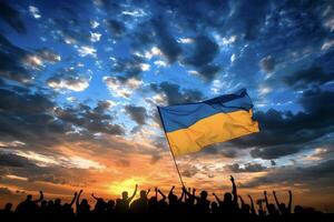 ai gerado silhueta do Ucrânia pessoas levantando mãos e acenando bandeira foto