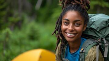 ai gerado retrato do uma lindo jovem mulher sorridente com uma barraca dentro a fundo foto