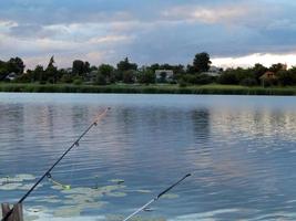 apetrechos de pesca para canas de pesca, flutuadores, redes foto