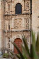 uma vertical tiro do Igreja do santo domingo de Guzmán. oaxaca, México. foto