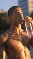 ai generativo com sede atraente Atlético africano homem bebendo fresco água depois de exercite-se foto