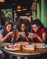 ai generativo três jovem fêmea amigos sentado ao ar livre e comendo pizza feliz mulheres tendo Diversão desfrutando uma dia Fora em cidade rua feliz estilo de vida conceito foto