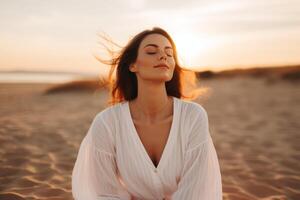 ai gerado retrato linda encantador relaxado europeu mulher senhora menina fêmea sentado realizando meditação de praia areia oceano mar. período de férias viagem mental saúde Cuidado feliz viajante feriado alma descansar foto