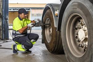 masculino mecânico reparação carro roda foto