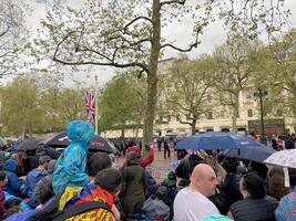 Londres dentro a Reino Unido em 5 pode 2023. pessoas atendendo a coroação do rei Charles iii foto