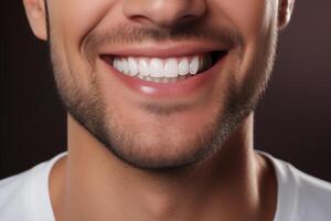 ai gerado sorriso, boca e dentes branqueamento do homem em cinzento fundo. fechar-se masculino face com limpar \ limpo dental foto