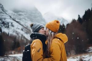 ai gerado amoroso lésbica casal se beijando dentro montanhas em fundo do neve coberto pico às luz do dia, neural rede gerado imagem foto