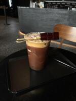 gelado abalado espresso com uva suco, tônico, uva geléia foto