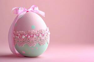 ai gerado Páscoa ovos adornado com renda e pérolas em pálido Rosa fundo foto