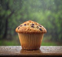 ai gerado bolinho com passas de uva em uma de madeira mesa dentro a chuva foto