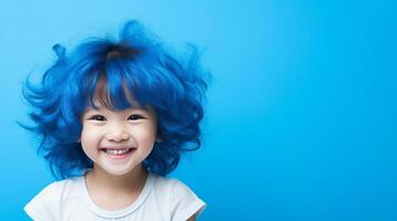 ai gerado alegre menina com vibrante azul cabelo sorridente dentro profissional estúdio com monocromático fundo foto