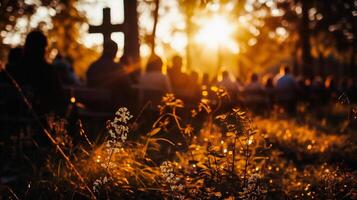 ai gerado silhuetas do pessoas sentado dentro frente do a Cruz às pôr do sol foto