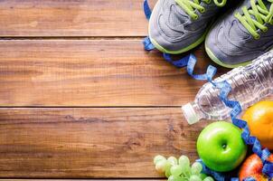 ginástica conceito com saudável Comida e exercício foto