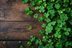 ai gerado trevo folhas em de madeira mesa. st. patrick's dia fundo. generativo ai foto