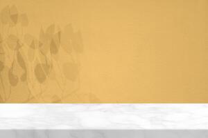 mármore mesa com sair sombra em concreto parede textura fundo dentro rosa ouro cor tom, adequado para produtos apresentação pano de fundo, mostrar, e zombar acima. foto